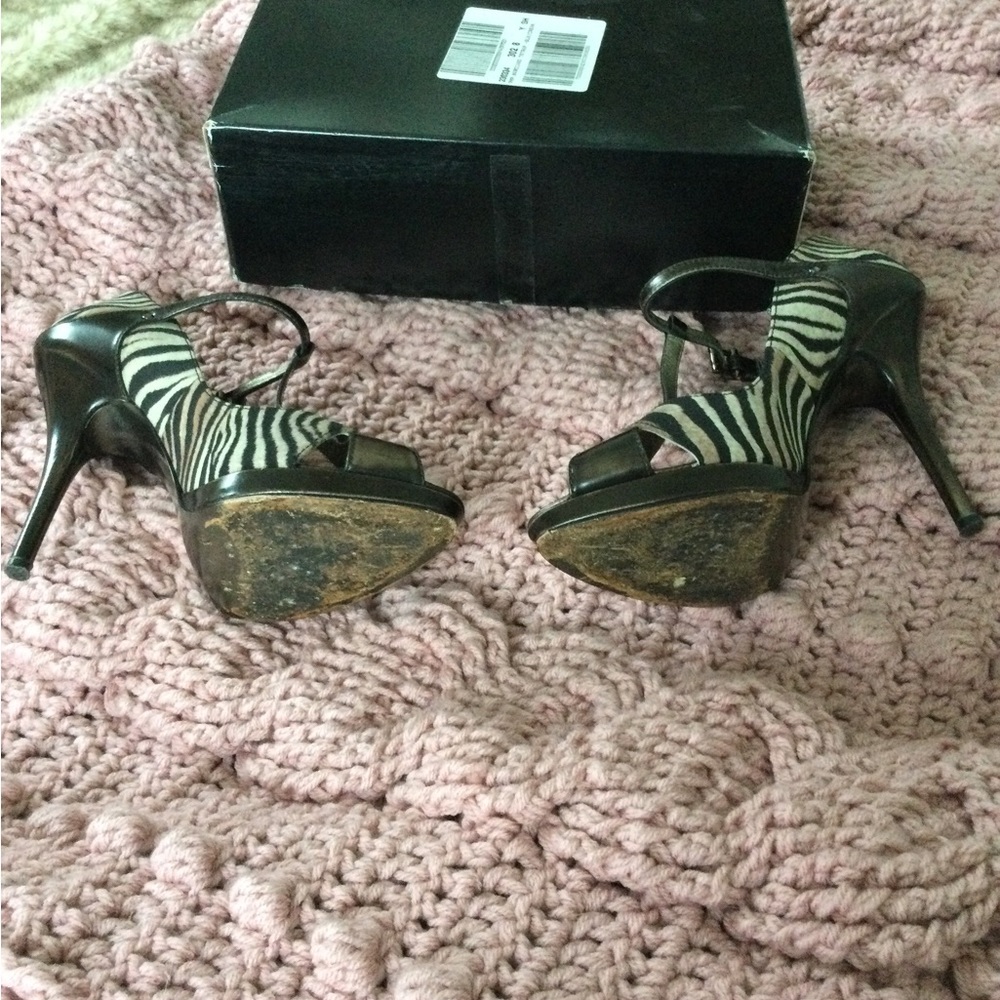 Ladies animal print heels - Picture 4 of 7